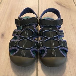 Close toed sandals